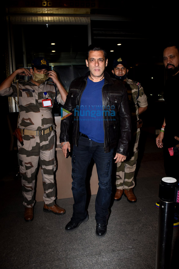 Photos: Salman Khan, Pooja Hegde leave for Da-Bangg Tour in Dubai; Aditya Roy Kapur, Anil Kapoor, Shamita Shetty & others snapped at the airport