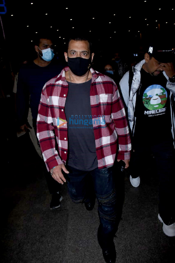 Photos: Salman Khan and Saiee Manjrekar spotted at the airport as they return after an electrifying performance at the Da-Bangg Tour in Dubai