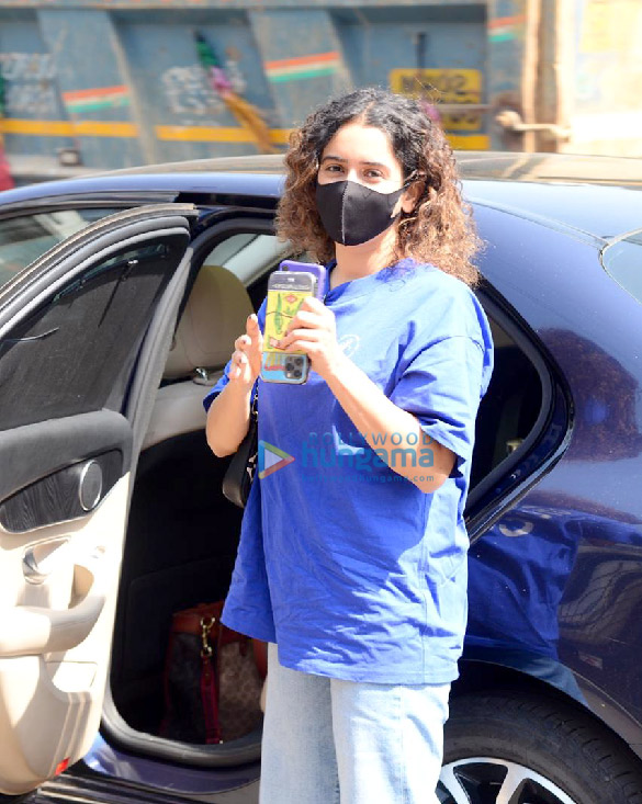 photos sanya malhotra spotted at khar 5