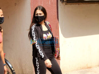 Photos: Sara Ali Khan and Namrata Purohit spotted in Santacruz