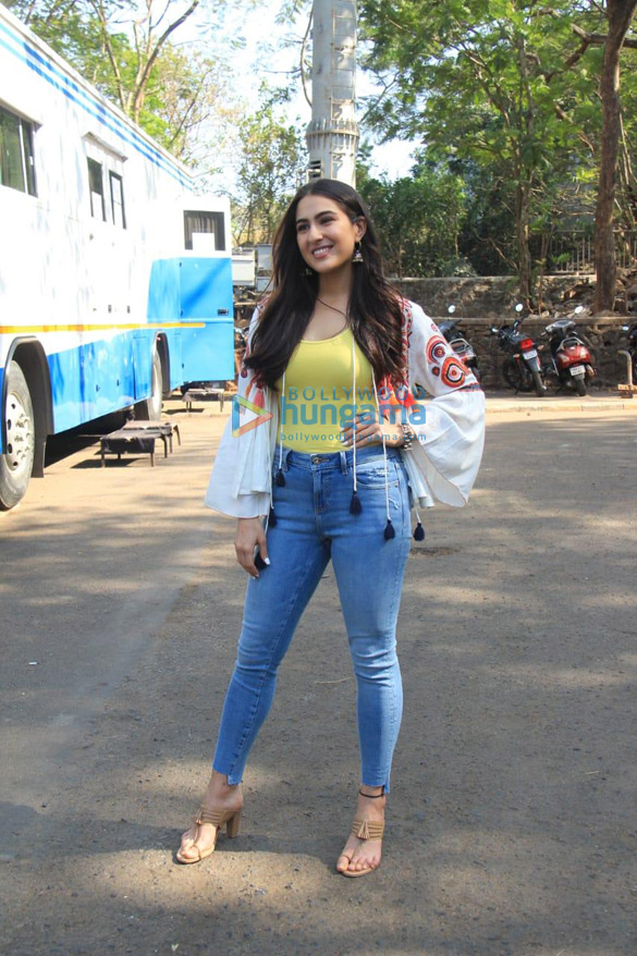photos sara ali khan snapped in film city after a shoot 1