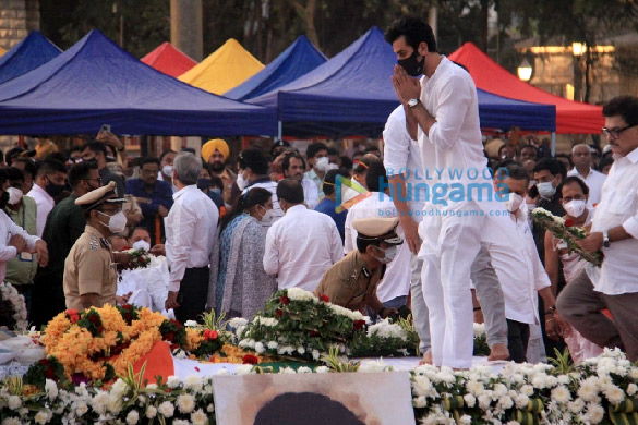 photos shah rukh khan sachin tendulkar shraddha kapoor other celebs attend lata mangeshkars state funeral at shivaji park 5218 7