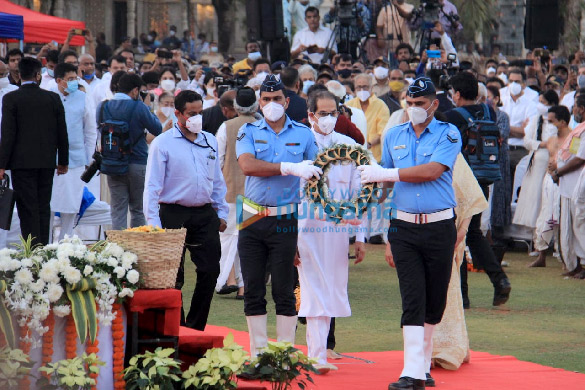photos shah rukh khan sachin tendulkar shraddha kapoor other celebs attend lata mangeshkars state funeral at shivaji park 965 12