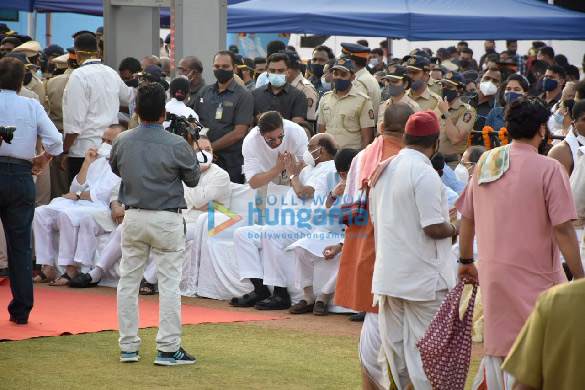 photos shah rukh khan sachin tendulkar shraddha kapoor other celebs attend lata mangeshkars state funeral at shivaji park 999 14