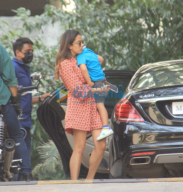 photos shahid kapoor spotted with his wife mira rajput and brother ishaan khatter in versova on his birthday 2