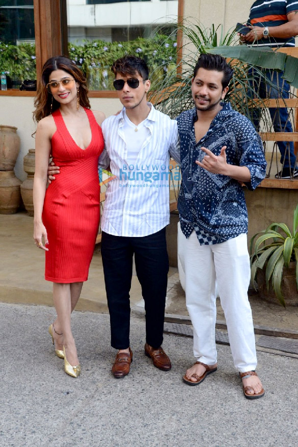 photos shilpa shetty raj kundra maniesh paul and others spotted at shamita shettys birthday party at bastian3 2