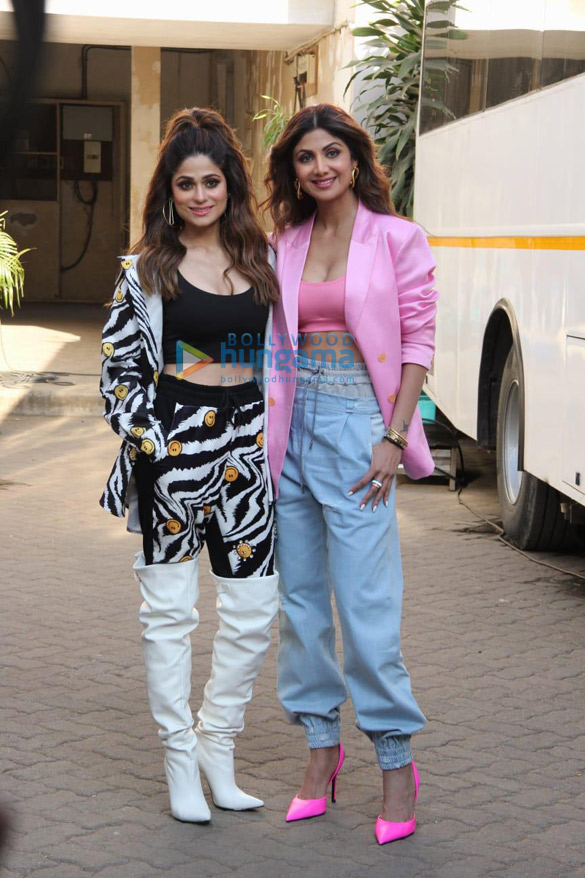 photos shilpa shetty and shamita shetty spotted at mehboob studio in bandra 4