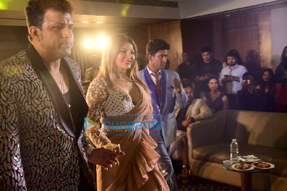 photos shreyas talpade rakhi sawant and others attend the india fashion league 2022 and aarvee iconic achievers awards 2022 17
