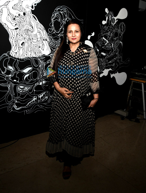 photos shruti haasan akshara haasan and others at the unveiling of santanu hazarikas art exhibition blck 9