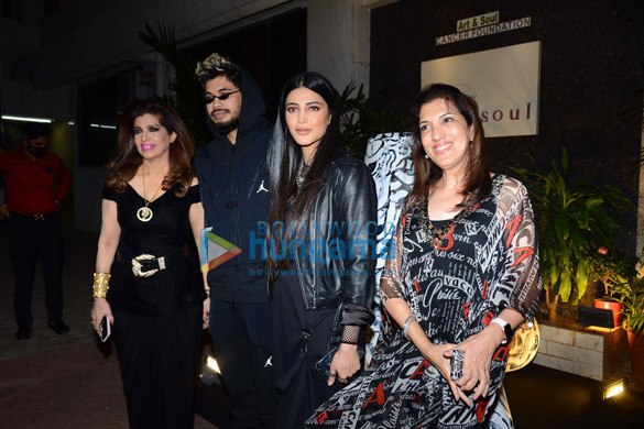 photos shruti haasan and akshara haasan snapped attending an art exhibition 2