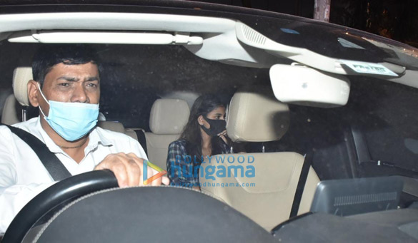 Photos: Suhana Khan snapped at a clinic Photos: Suhana Khan snapped at a clinic