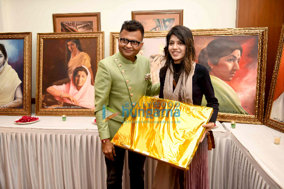 photos sunil pal rishabh tandon shikha malhotra sakshi holka grace aneel murarkas painting exhibition featuring portraits of the late lata mangeshkar 6