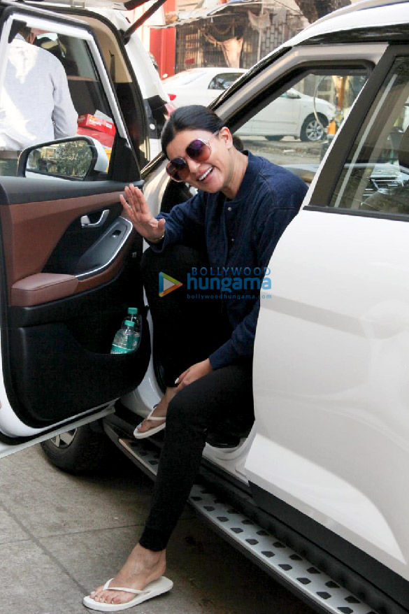 photos sushmita sen spotted in khar 3 3