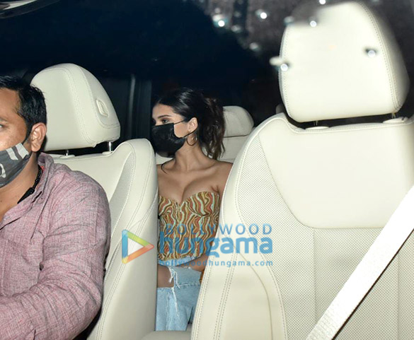 photos tara sutaria kareena kapoor khan reema jain neetu singh armaan jain among others get their party mode on at karisma kapoors house 2