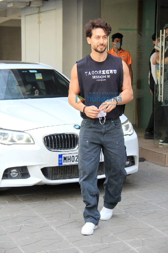 photos tiger shroff snapped at jam8 studio in andheri 5