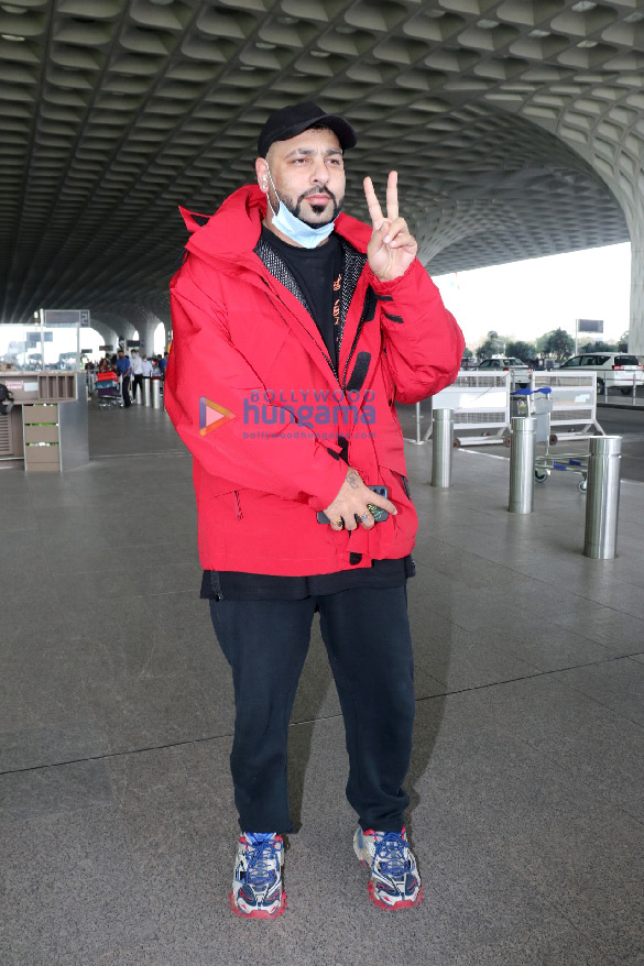 photos urvashi rautela badshah bhushan kumar and shweta bachchan nanda snapped at the airport 2