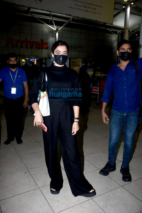 photos vicky kaushal katrina kaif and rashmika mandanna snapped at the airport 2
