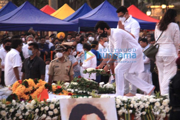 RIP Lata Mangeshkar: Aamir Khan and Ranbir Kapoor pay last respects to the singer at state funeral