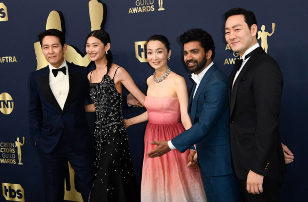 SAG Awards 2022: Lee Jung Jae, Jung Ho Yeon get emotional winning Best ...