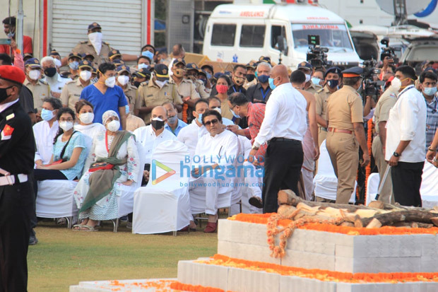 RIP Lata Mangeshkar: Shah Rukh Khan, Sachin Tendulkar, CM Uddhav Thackeray, Sharad Pawar, Asha Bhosle, Shraddha Kapoor attend the state funeral 