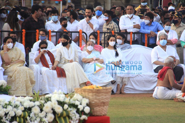 RIP Lata Mangeshkar: Shah Rukh Khan, Sachin Tendulkar, CM Uddhav Thackeray, Sharad Pawar, Asha Bhosle, Shraddha Kapoor attend the state funeral 