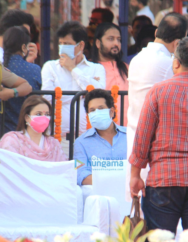 RIP Lata Mangeshkar: Shah Rukh Khan, Sachin Tendulkar, CM Uddhav Thackeray, Sharad Pawar, Asha Bhosle, Shraddha Kapoor attend the state funeral 