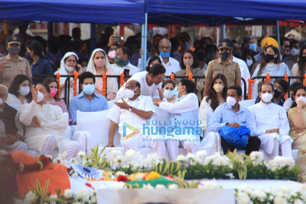 RIP Lata Mangeshkar: Shah Rukh Khan, Sachin Tendulkar, CM Uddhav Thackeray, Sharad Pawar, Asha Bhosle, Shraddha Kapoor attend the state funeral 