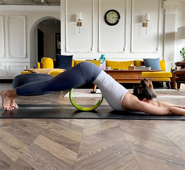 EXCLUSIVE: Celebrity Yoga Expert Anshuka Parwani shares her experience training with Kareena Kapoor Khan, Deepika Padukone, Alia Bhatt, Ananya Panday, and Rakul Preet Singh