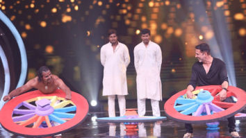Akshay Kumar plays a jaw-dropping game of strength with contestant Tipu Pehelwaan on Hunarbaaz – Desh Ki Shaan