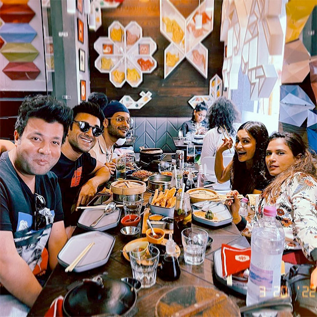 Ali Fazal reunites with Fukrey 3 cast Pulkit Samrat, Kriti Kharbanda, Richa Chadha and Varun Sharma over lunch 