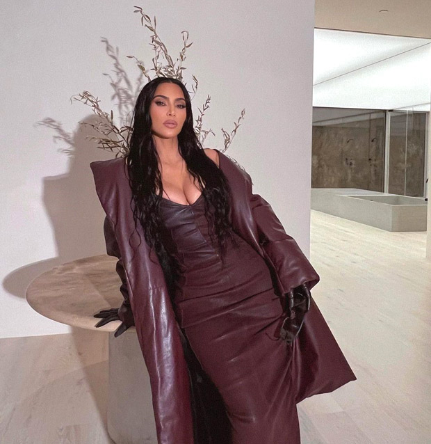 Amid feud with ex-husband Kanye West, Kim Kardashian slays in sexy maroon leather ensemble Amid feud with ex-husband Kanye West, Kim Kardashian slays in sexy maroon leather ensemble