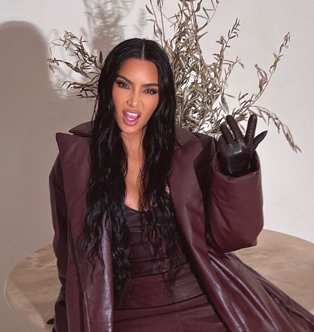 Amid feud with ex-husband Kanye West, Kim Kardashian slays in sexy maroon leather ensemble Amid feud with ex-husband Kanye West, Kim Kardashian slays in sexy maroon leather ensemble