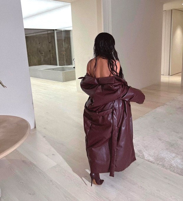 Amid feud with ex-husband Kanye West, Kim Kardashian slays in sexy maroon leather ensemble Amid feud with ex-husband Kanye West, Kim Kardashian slays in sexy maroon leather ensemble