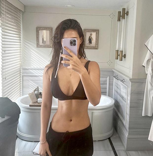 Disha Patani shows off her toned physique in a mirror selfie; Sussanne Khan says 'Hottie Doll'