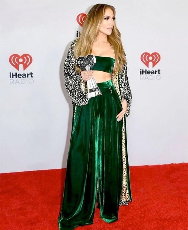 Jennifer Lopez flaunts her killer abs in Robert Cavalli emerald velvet ...