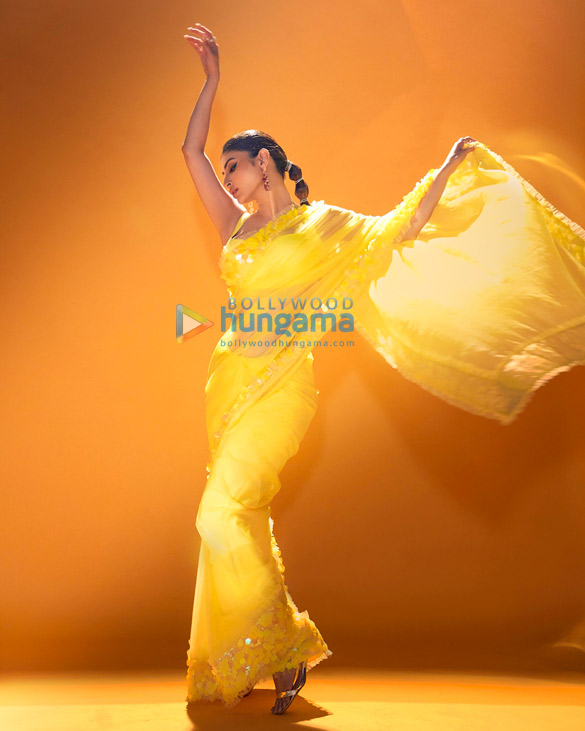mouni roy 5 22