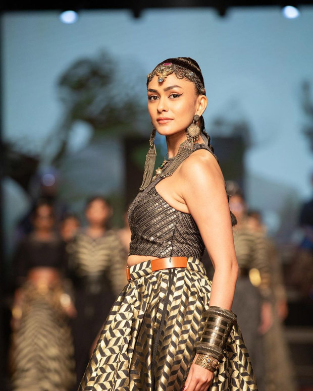 Mrunal Thakur exudes royal elegance as she turns showstopper for JJ Valaya at Lakme Fashion Week