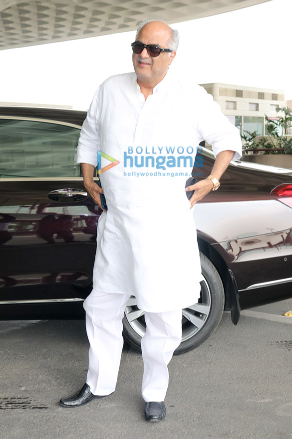photo rashmika mandanna farah khan boney kapoor and sunil grover spotted at the airport 3
