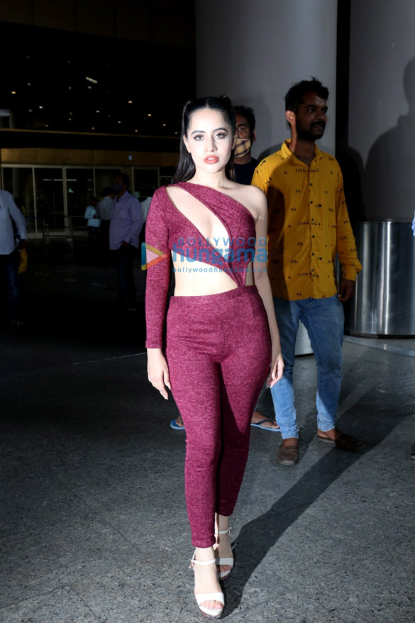 photos aishwarya rai bachchan abhishek bachchan aaradhya bachchan and others snapped at the airport 2