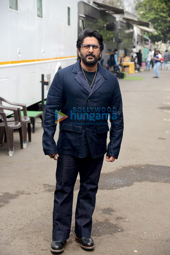 photos akshay kumar kriti sanon jacqueline fernandez arshad warsi and farhad samji snapped on sets of the kapil sharma show promoting their soon to release film bachchhan paandey 5