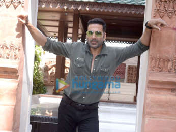 Photos: Akshay Kumar and Kriti Sanon strike a pose in Delhi as they promote their film Bachchhan Paandey