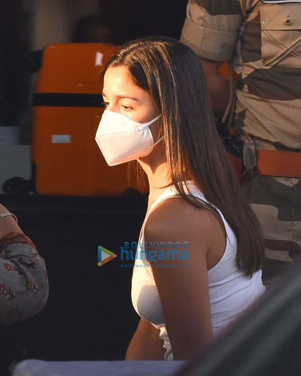 Photos: Alia Bhatt snapped with Shaheen Bhatt and Soni Razdan at the private airport in Kalina as they return from their vacation in the Maldives