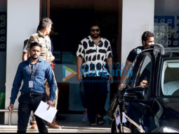 Photos: Allu Arjun, Kareena Kapoor Khan & Karisma Kapoor with their kids spotted at Kalina airport