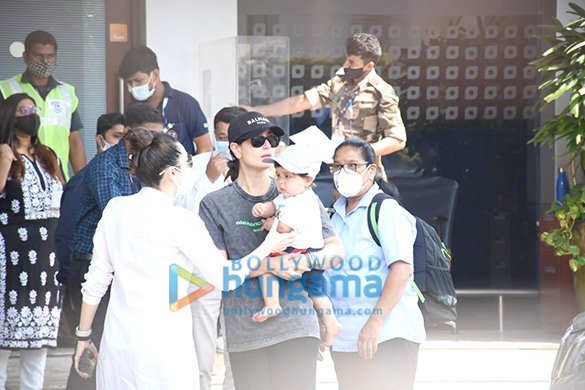 photos allu arjun kareena kapoor karisma kapoor with their kids spotted at kalina airport 3