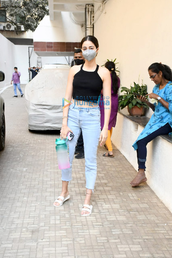 photos ananya panday is all smiles as she gets spotted at dharma productions office 4