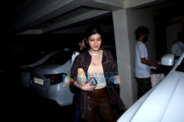photos anil kapoor shanaya kapoor khushi kapoor join celebrations of janhvi kapoors birthday 3