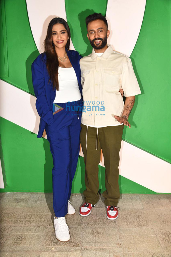 photos anil kapoor sonam kapoor ahuja arjun kapoor and others snapped attending vegnonveg store launch 11