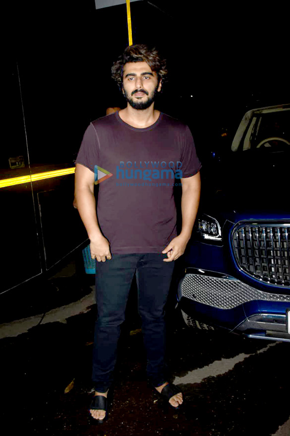 photos arjun kapoor and tara sutaria snapped post shoot at filmcity 3