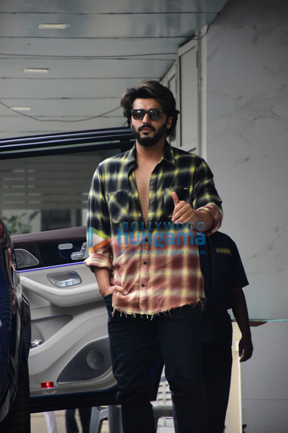 Photos: Arjun Kapoor spotted in Bandra Photos: Arjun Kapoor spotted in Bandra