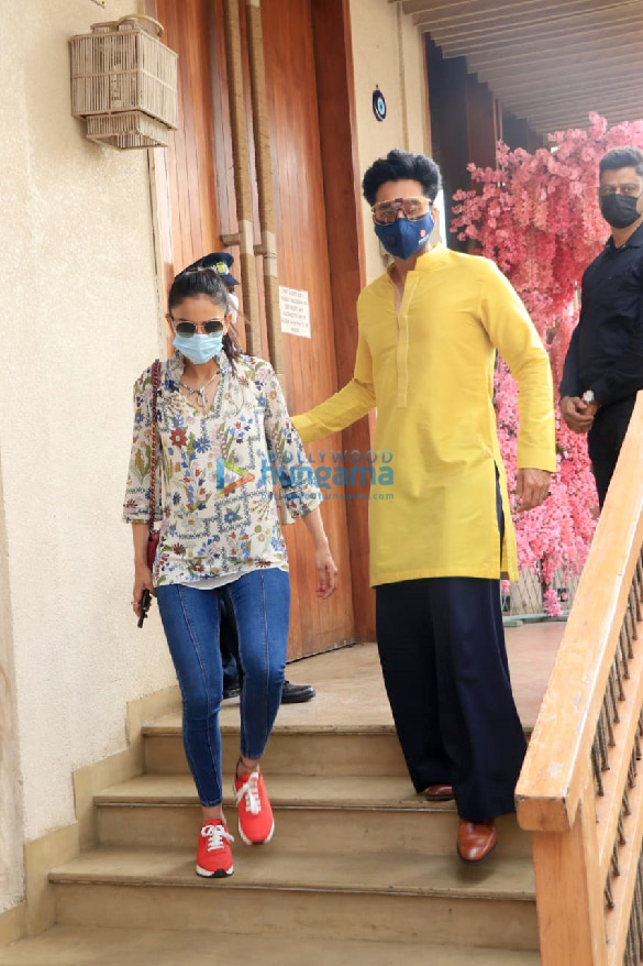 Photos: B-Town’s new couple Rakul Preet Singh and Jackky Bhagnani step out on a Sunday for a date at Bastian in Worli